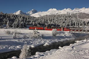 ENGADIN St. Moritz: Rhaetische Bahn bei Punt Muragl