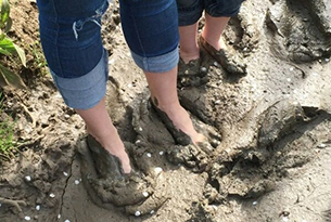 parco-sensoriale-viterbo-piedi nel fango